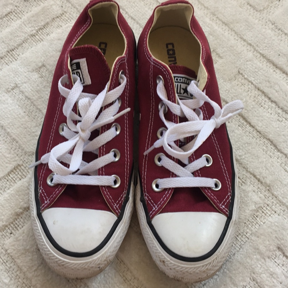 Maroon converse